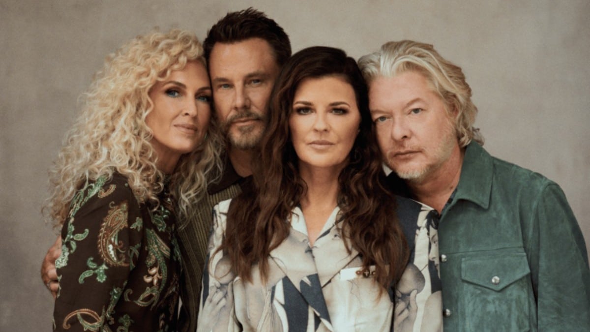 Post Iconic TV & Film Couples Clips Using Little Big Town — “Over and Over” [8040]