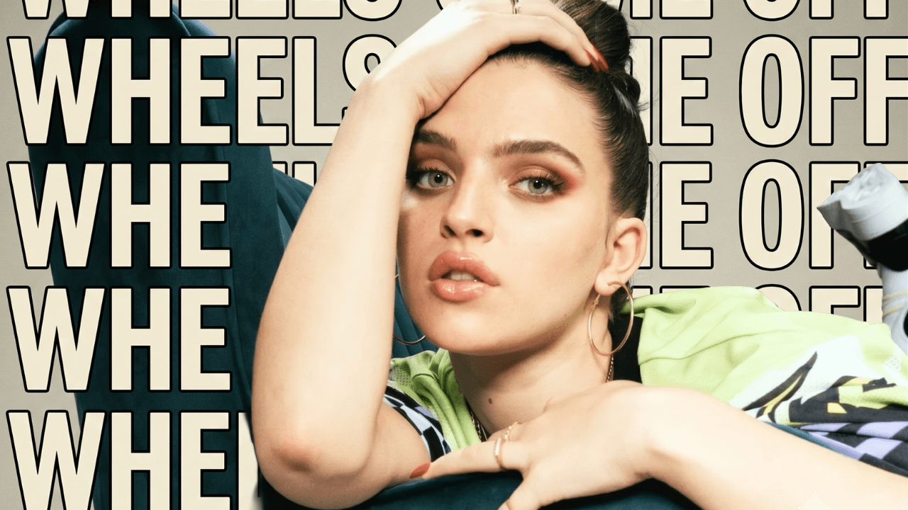Mae Muller | Wheels Come Off Music Clipping