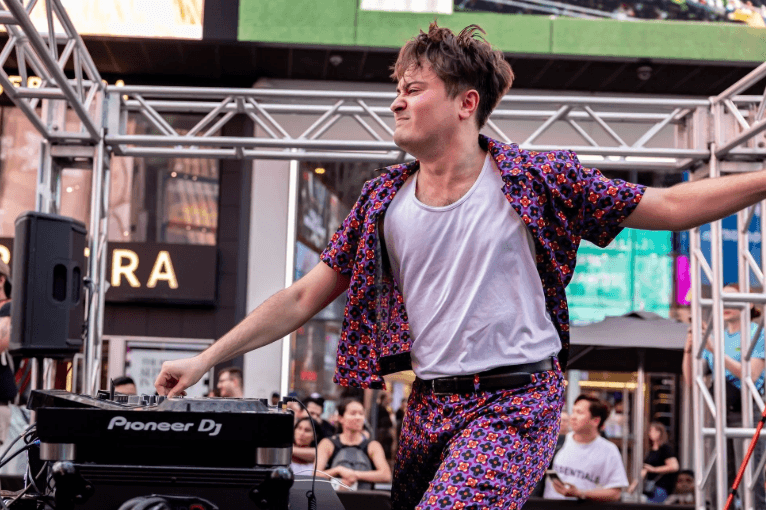 Post Funny / Enthusiastic Public Dancing Clips Using Conrad Taylor's Track