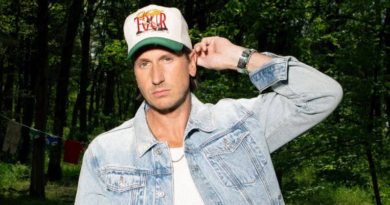Post Russell Dickerson's Funniest Podcast Moments [8004]
